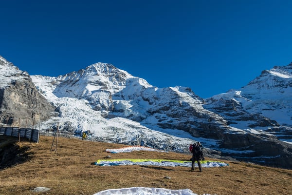 Am Eigergletscher ist vom Südwind nichts mehr zu spüren, zuerst verbaut mir einer der Kollegen noch meinen Starthang,...