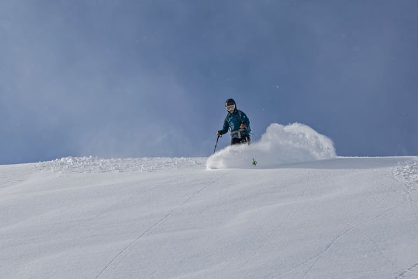 Anina sticht als erste den Powderhang an