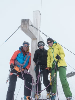 Die letzten Gipfel verschwinden im Nebel, genau zu dem Zeitpunkt, wo wir auf dem Gipfel stehen