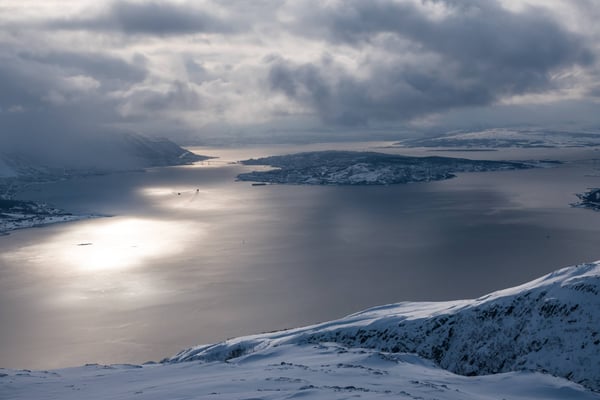 Heute haben wir uns eine Tour auf der Insel Ringvassöya  angelacht und der Blick Richtung Tromsö ist die Anfahrt hierher mehr als wert