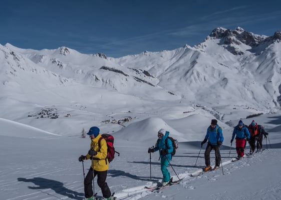 Der Col du Laurichard ist eine Halbtagestour und kommt uns für den vorletzten Tag gerade richtig. Blick auf den Col du Lautaret und die Hänge vom Col du Galibier.  Links der Pic Blanc du Galibier und rechts der Grand Galibier