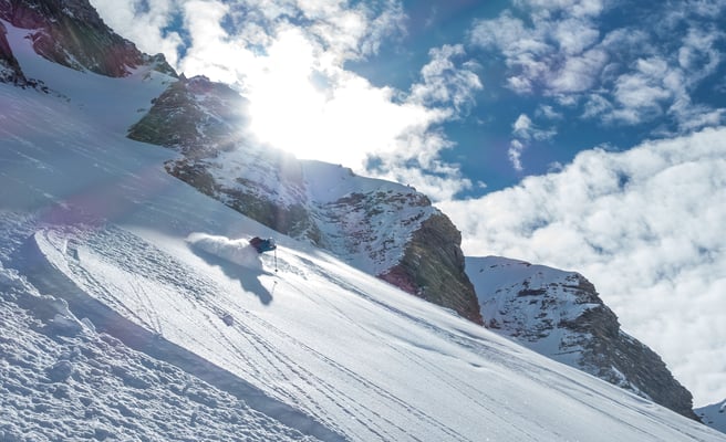 Mit entsprechender Vorsicht suchen wir uns die freien Stellen zwischen den Lawinenzügen
