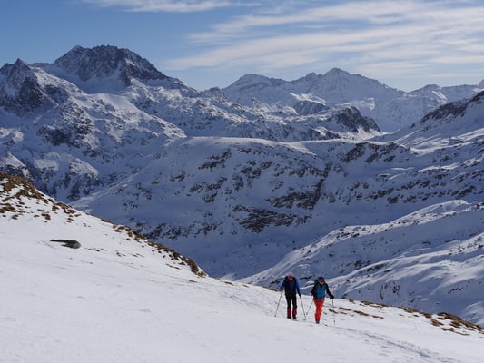 Das Surettahorn ist im unteren Teil so stark abgeblasen, dass wir diesen Gipfel von unserer Wunschliste streichen