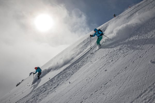 Jetzt sind sie nicht mehr zu halten, Franzsika und Conny lassen es zischen und Carlo darf sich für Ruth in Zurückhaltung üben