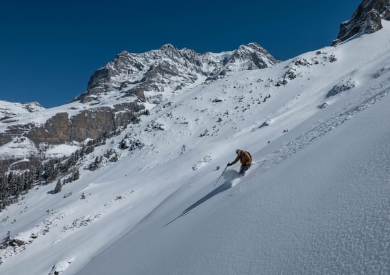 Die Jungfrau von ihrer wenig bekannten Seite. Unten lockt der warme Fels vom Mälchstuel