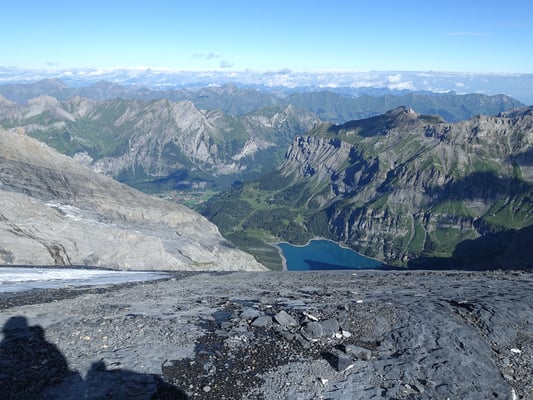 Tiefblick nach Kandersteg und zum Oeschinensee