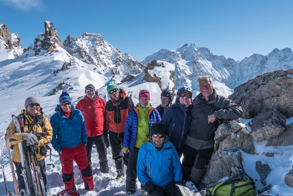 Zufriedene Gesichter strahlen mit der Montagne des Agneaux um die Wette
