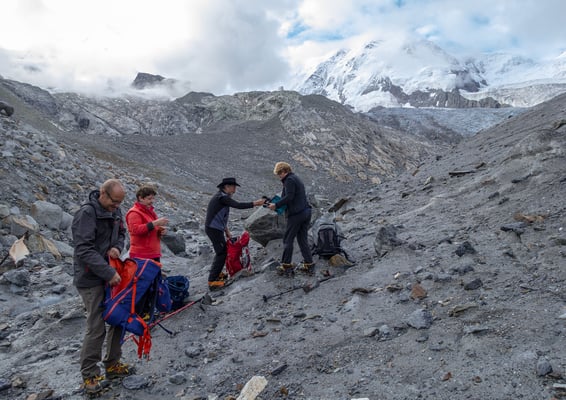 Tags darauf stehen wir bereits um 8 Uhr auf dem Grenzgletscher, diesmal mit Steigeisen bewaffnet