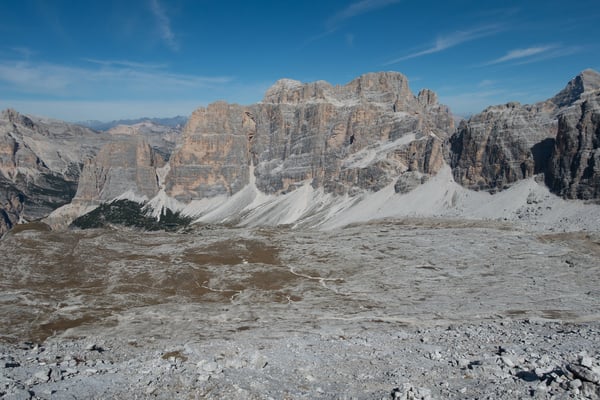 Die Fanisgruppe mit ihren prächtigen Südwänden. Die Alta Via Veronesi quert die imposante Wand auf 3/4 ihrer Höhe. Das wäre wohl ein Höhepunkt unserer bevorstehenden Wanderwoche mit WOW Effekt!