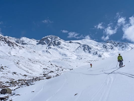 Beinahe zu schnell liegt die herrliche Abfahrt hinter uns, aber da steht noch was auf meinem Programm