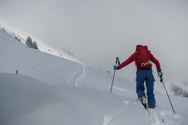 Noch ist der Nebel zäh und das Eggebärgli hüllt sich in diffuses Grau