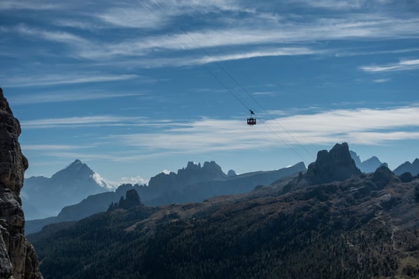 ...so habe ich mehr Zeit zum fotografieren und kann erst noch die Landschaft geniessen. Blick auf den Averau, die Croda da Lago Gruppe und die Cinque Torri. Um diese Klettergipfel führen zwei unserer Wanderungen