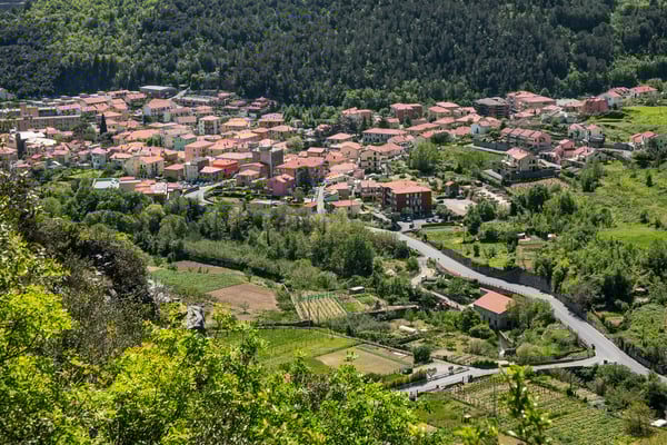 Blick vom Sektor Lucia auf Toirano hinunter