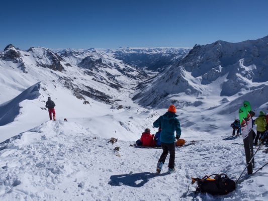 Top ist auch die Sicht über das gesamte Tal, welches sich vom Gipfel über Monêtier-les-Bains nach Briançon hinunter zieht