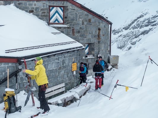 Leise rieselt der Schnee, doch die Prognosen stimmen zuversichtlich, es soll ein prächtigen Ostersamstag werden