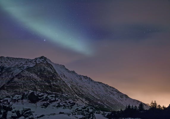 Diese Bild war völlig Schwarz. Erst bei der Bearbeitung im Lightroom kommen die fantastischen Lichter und der Sternenhimmel zur Geltung