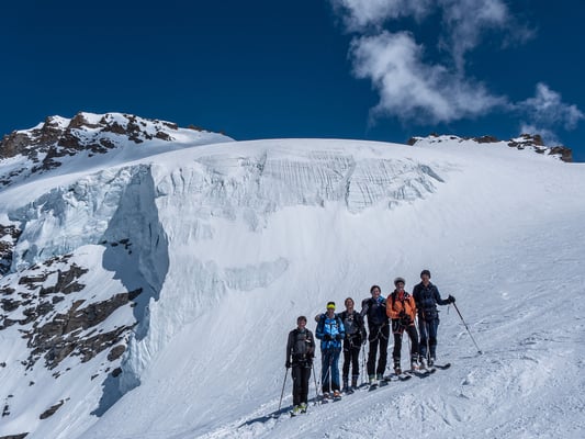 Auch wenn nicht alle auf dem Gipfel waren, die Freude ist gross, die 4000 Meter Marke geknackt zu haben