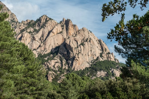 Ein gewaltiger Anblick, die Punta di u Corbu mit dem legendären "dos de l`éléphant" knapp links der Bildmitte