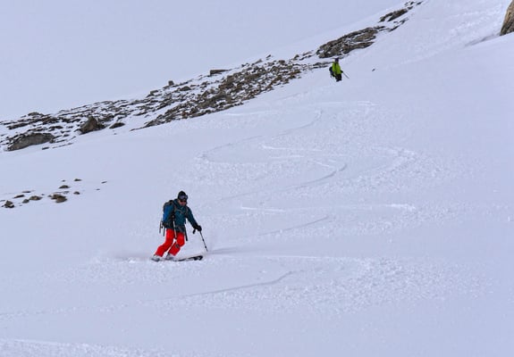 Der vorhin beschriebene Steihang, mit guter Sicht wäre die Abfahrt eine wahre Freude, ein schäumchen Pulver überdeckt die ausgekühlte Schneedecke