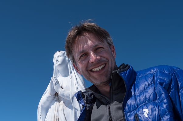 Maikel wird heute gut beschützt