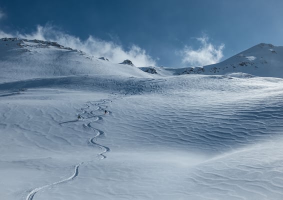 Dünen lassen die Wucht des Südwindes erkennen, ein paar Steine empfinde ich eher als störenden Nebeneffekt 
