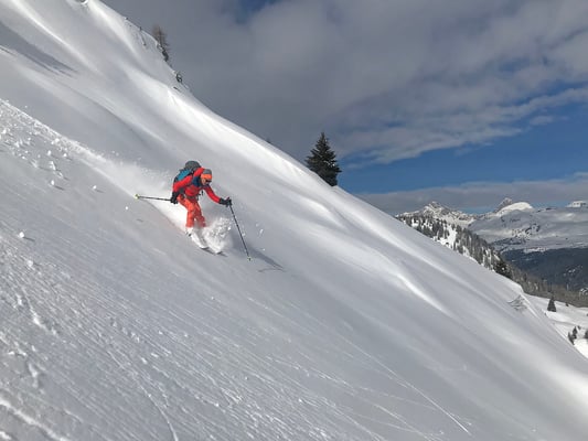 Das Terrain passt. Weit und breit die einzigen Kurzschwinger, offene Hänge noch und noch...