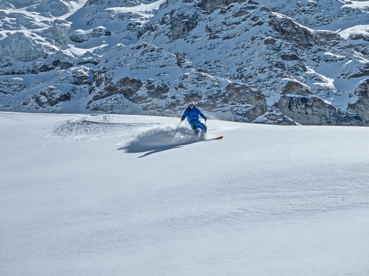 Die ersten Schwünge lassen ein unbeschreibliches Hochgefühl in uns aufsteigen