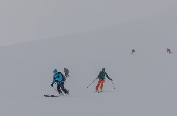 Bei der Abfahrt kommt dann doch soviel Freude auf, dass wir den besten Hang gleich ein zweites Mal attackieren. 
