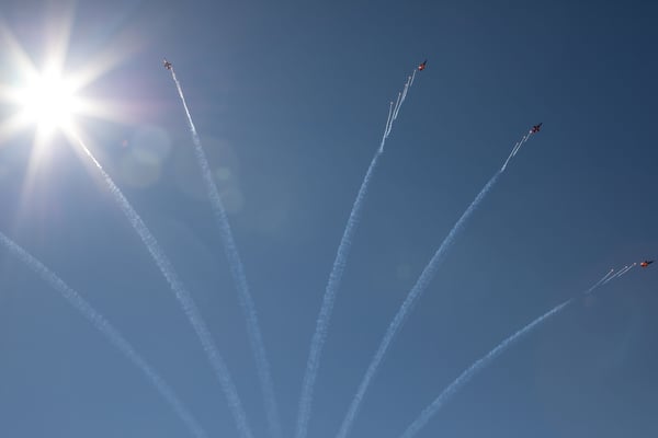 Die 1500 Bilder auf ein erträgliches Mass zu kürzen und nachher noch im Lightroom bearbeiten dauert allerdings ein vielfaches von dieser Flugshow