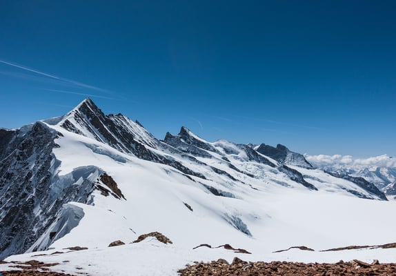 Top Konditionen soweit der Blick reicht. Die beiden Fiescherhörner, Klein und Gross Grünhorn, Grünegghorn, alle wurden sie an diesen Tagen bestiegen. Einzig das Fiescher Gabelhorn erhielt wohl keinen Besuch