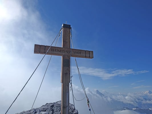 Bietschhorn und Mischabelgruppe rechts vom Gipfelkreuz