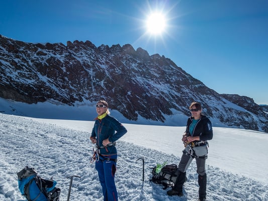 Rebekka und Romy darf ich an diesem Prachtstag auf den beliebten Viertausender begleiten