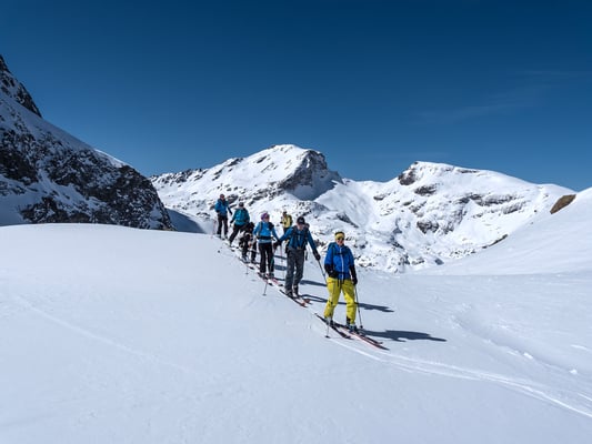 Dann wird dem Bergführer zu bunt, schliesslich wartet noch eine Unbekannte oben am Gipfel