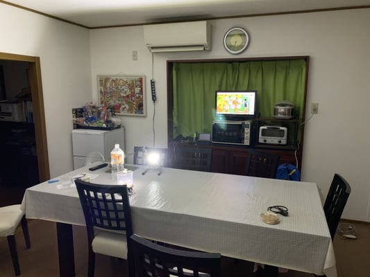 非常用電源使用の停電初日の晩のダイニング