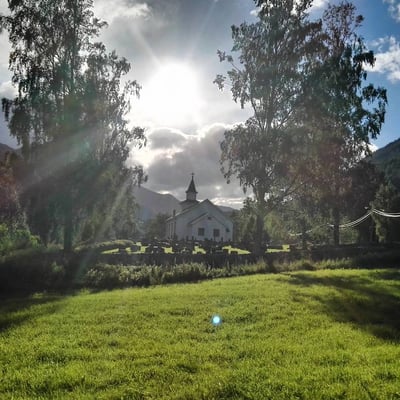 #kvitekyrkjer Atrå kirke sommer