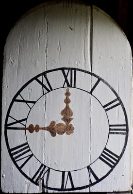 utvendig maleri på Mæl kirketårnet