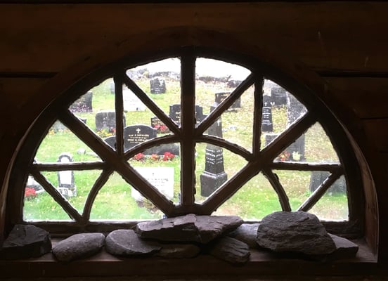 utsikt til gravlund Gransherad kirke