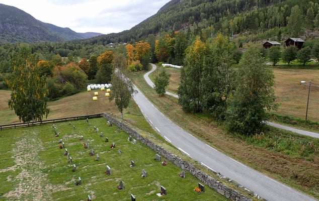 utsikt fra Atrå kirketårnet mot prestegård