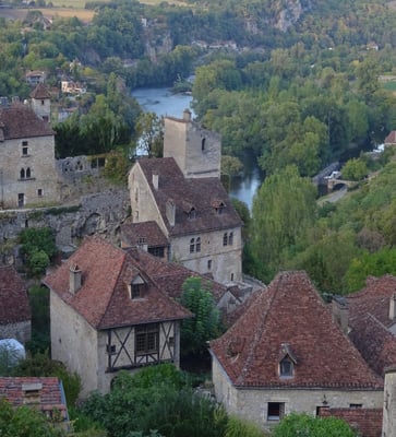 フランス現地発　日本人ガイド　シャンブルドット 滞在ツアー　コンク　サンシルラポピー