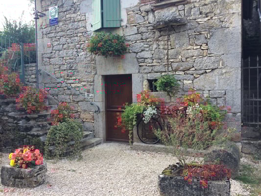 フランス現地発　日本人ガイド　シャンブルドット 滞在ツアー　コンク　サンシルラポピー