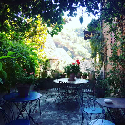 フランス現地発　日本人ガイド　シャンブルドット 滞在ツアー　コンク　サンシルラポピー