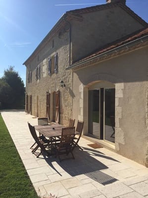 フランス現地発　日本人ガイド　シャンブルドット 滞在ツアー　コンク　サンシルラポピー