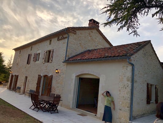 フランス現地発　日本人ガイド　シャンブルドット 滞在ツアー　コンク　サンシルラポピー