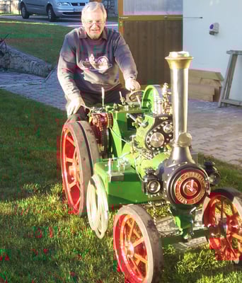 Franz mit seinem Traktor