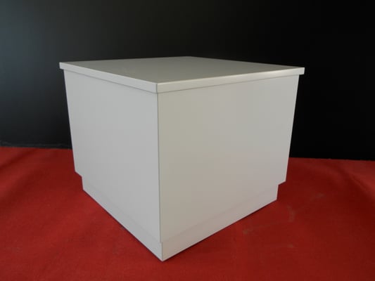  Tisch auf Rollen im gleichen Look