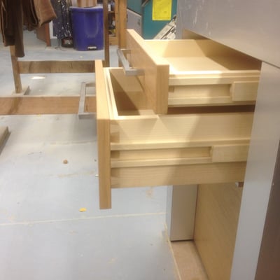 Schubladen aus Ahornvollholz Gezinkt und Geölt mit Holzführungen  