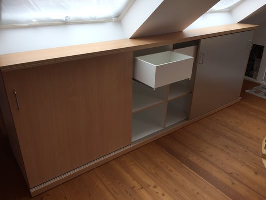 Schubladen mit Softauzug und Akten Ordner Fächer 