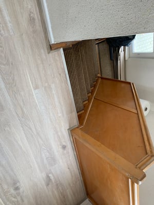 Flachenbündig mit Treppe Abschlußprofiel