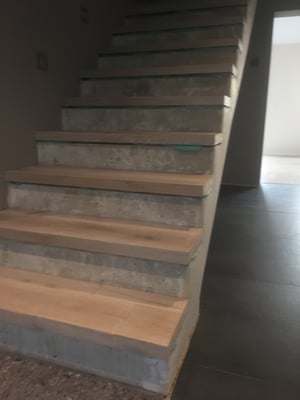 Treppenstufen 50mm Dick aus Parkettboden auf gehrung angefärtigt