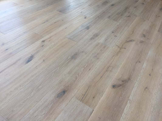 Eichen weiß gekalt mit Ölwachs versiegelt